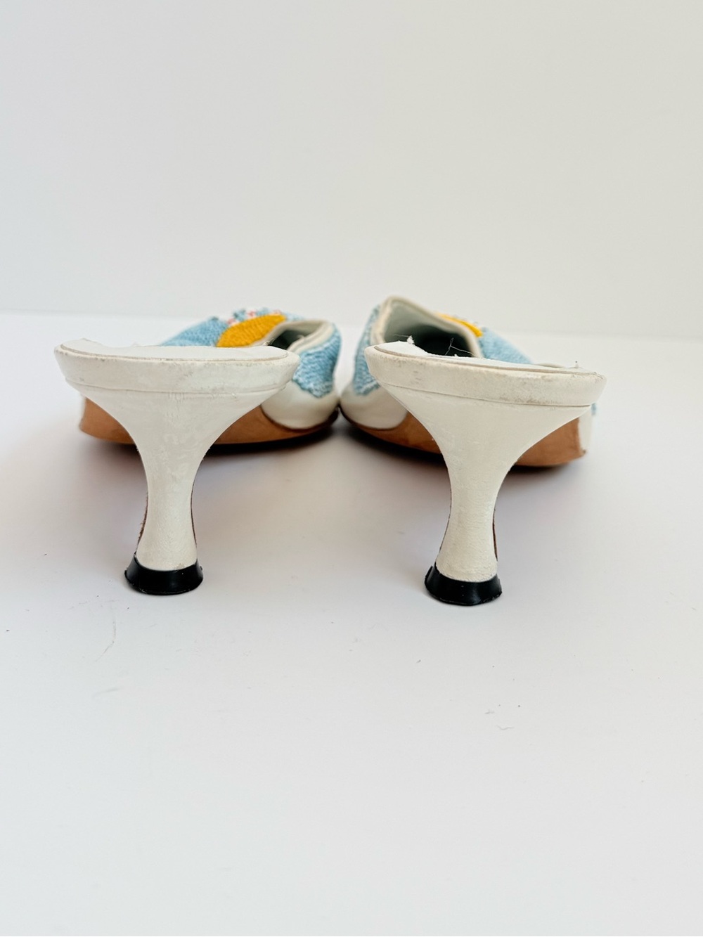 Vintage Manolo Blahnik Ivory Leather Beaded Dreamcatcher Kitten Heel Mules EU 38 - Picture 7 of 10